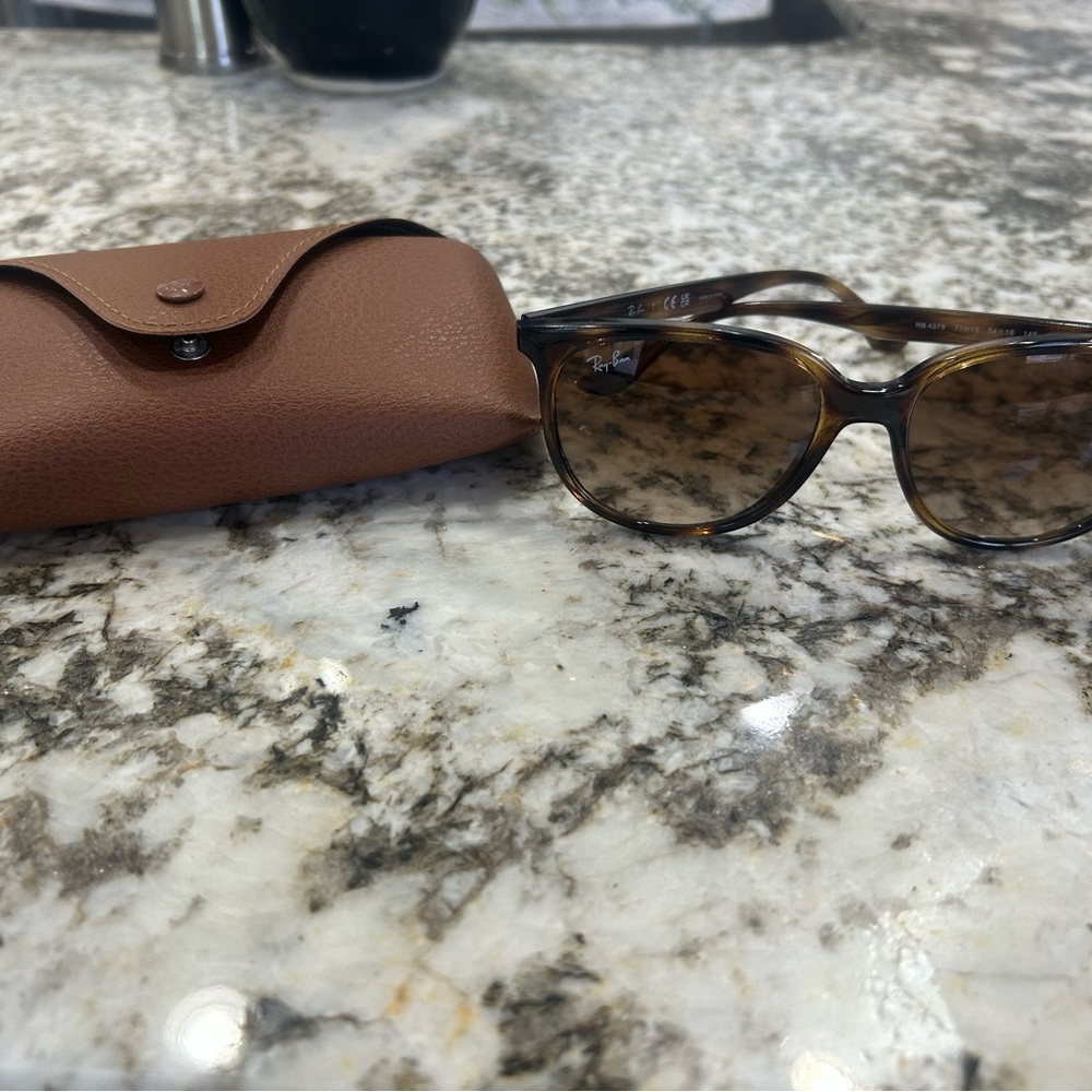 Women’s Ray-Ban Sunglasses with Brown Case - Picture 3 of 5